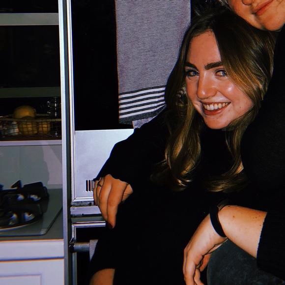 Meet your Posher, Caroline - Picture 1 of 1